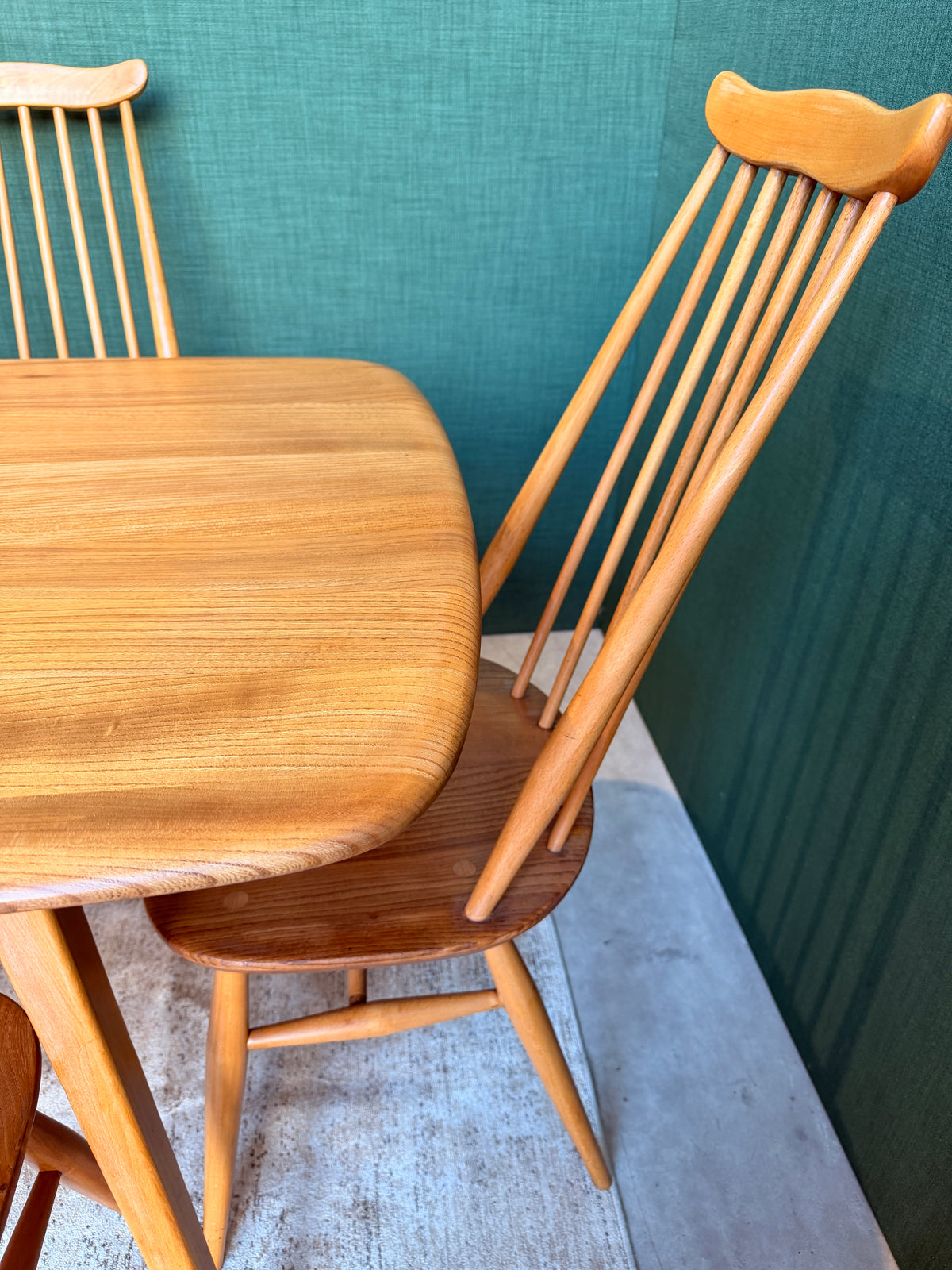 Ercol 382 Dining Table Set - 6 Ercol 369 Goldsmith Windsor Chairs