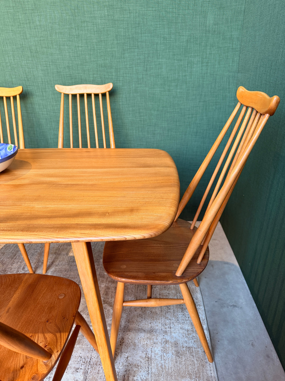 Ercol 382 Dining Table Set - 6 Ercol 369 Goldsmith Windsor Chairs