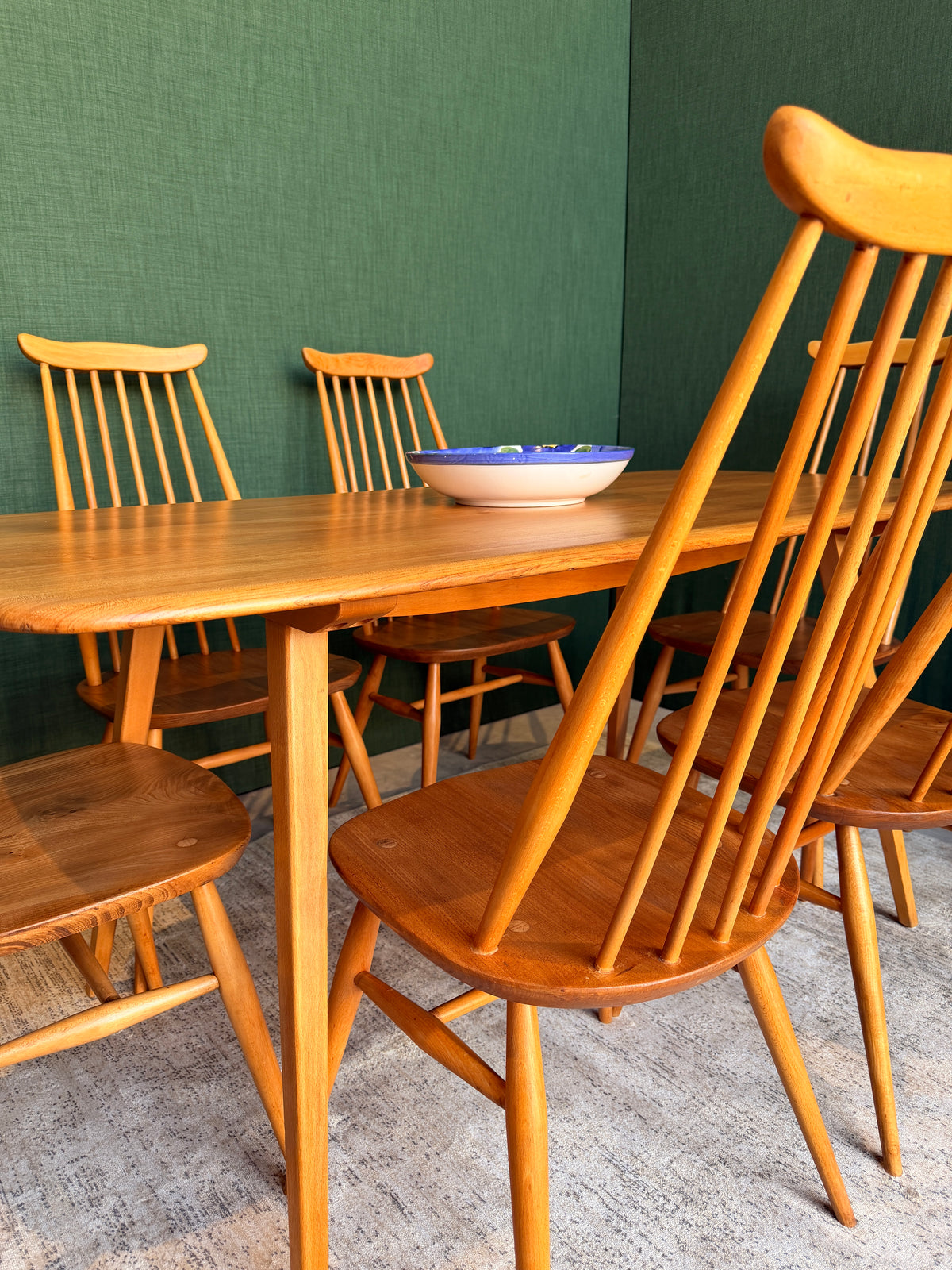 Ercol 382 Dining Table Set - 6 Ercol 369 Goldsmith Windsor Chairs