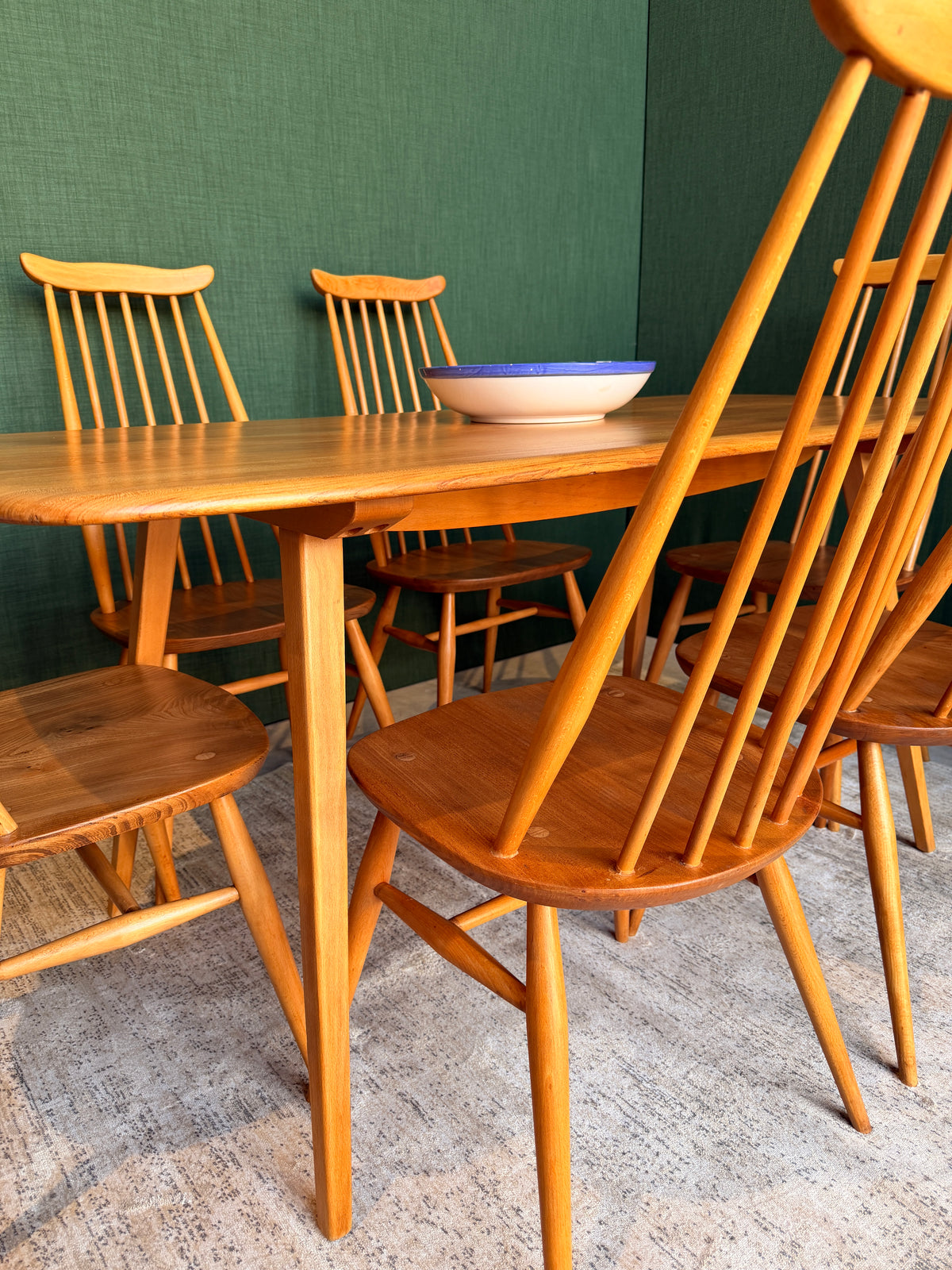 Ercol 382 Dining Table Set - 6 Ercol 369 Goldsmith Windsor Chairs