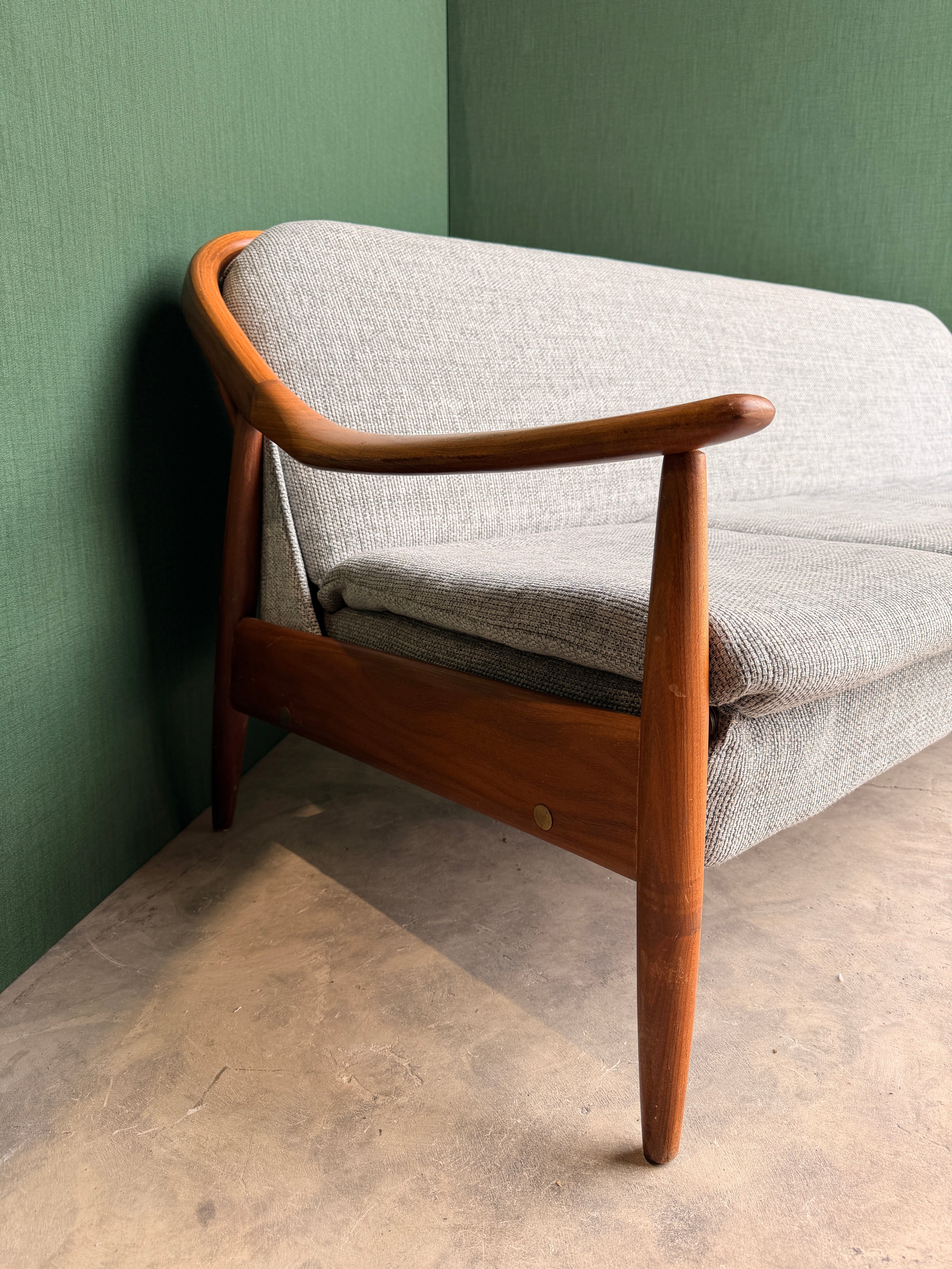 Greaves & Thomas 3/4 seat Sofa bed