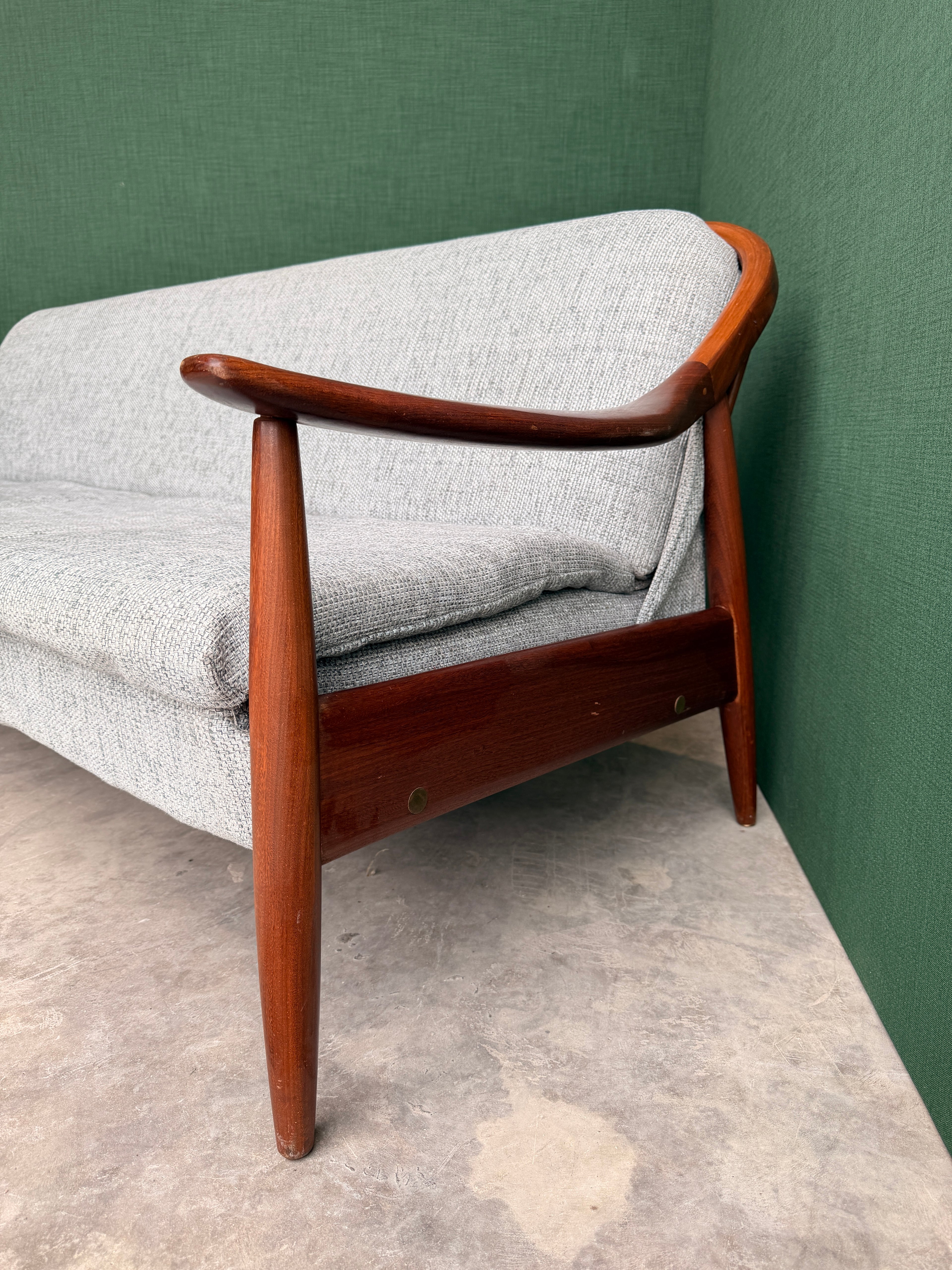 Greaves & Thomas 3/4 seat Sofa bed