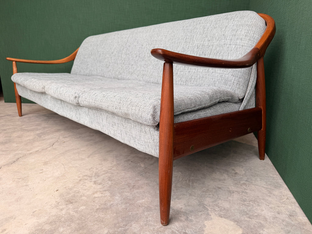 Greaves & Thomas 3/4 seat Sofa bed