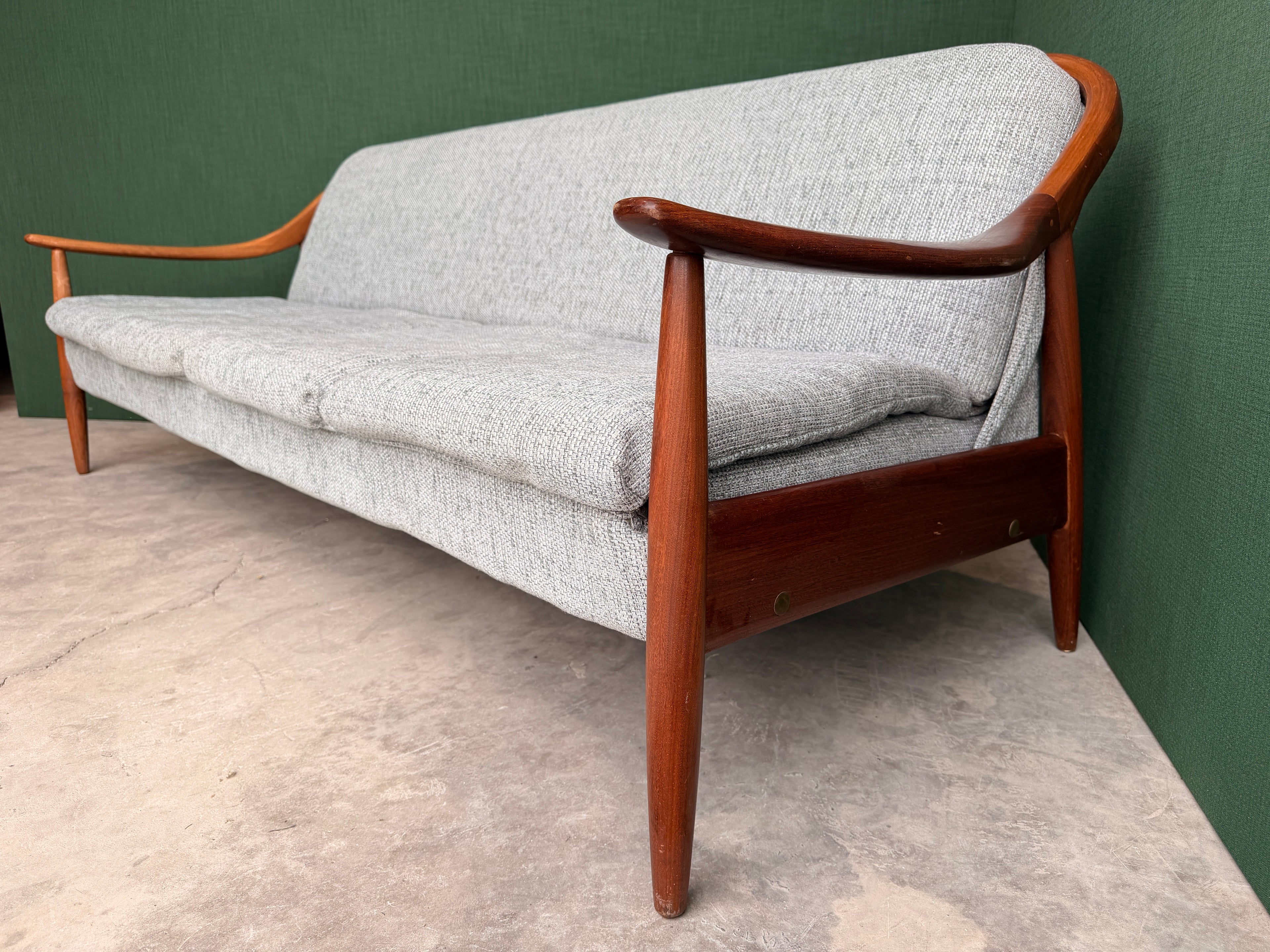 Greaves & Thomas 3/4 seat Sofa bed