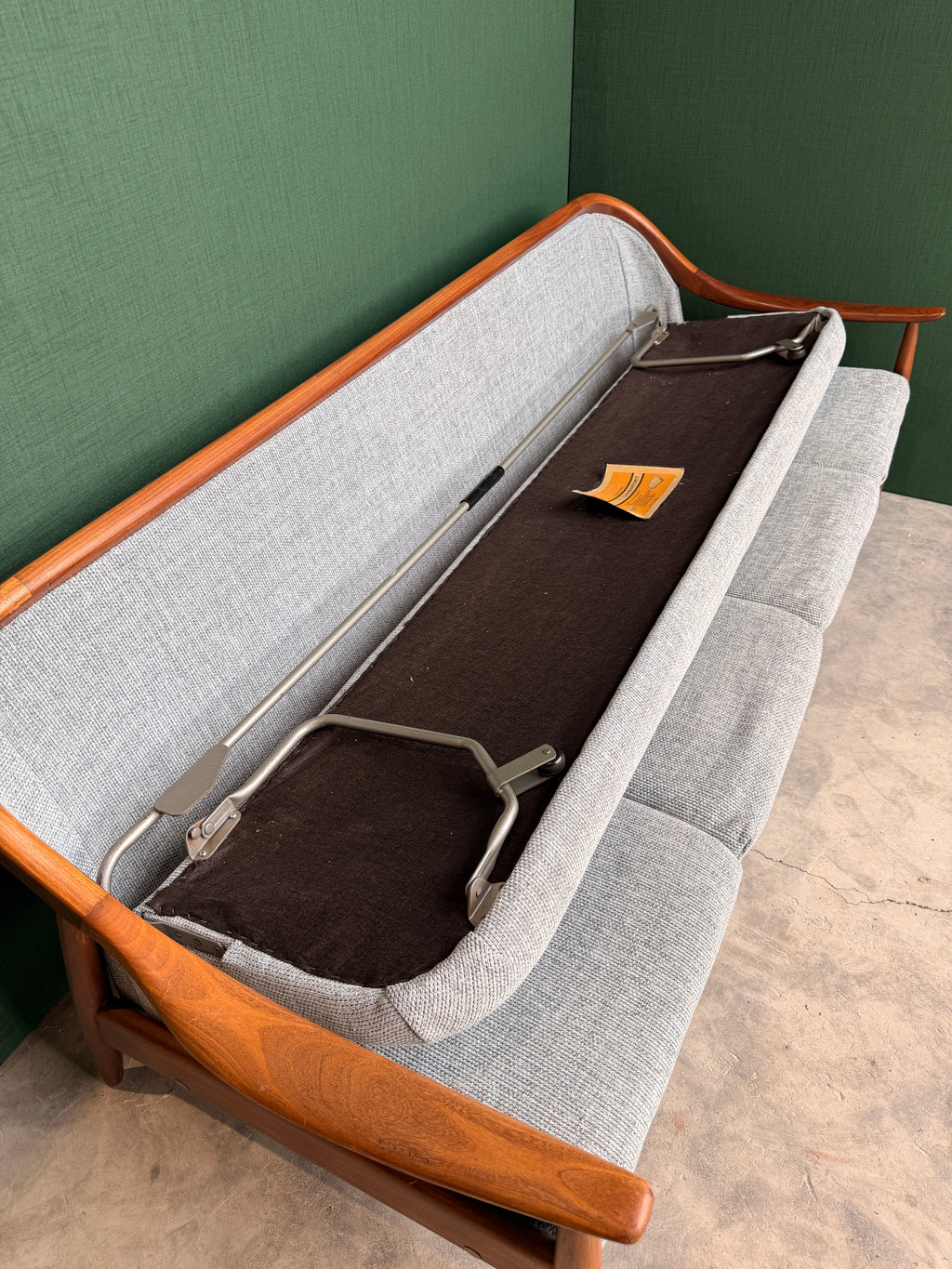 Greaves & Thomas 3/4 seat Sofa bed
