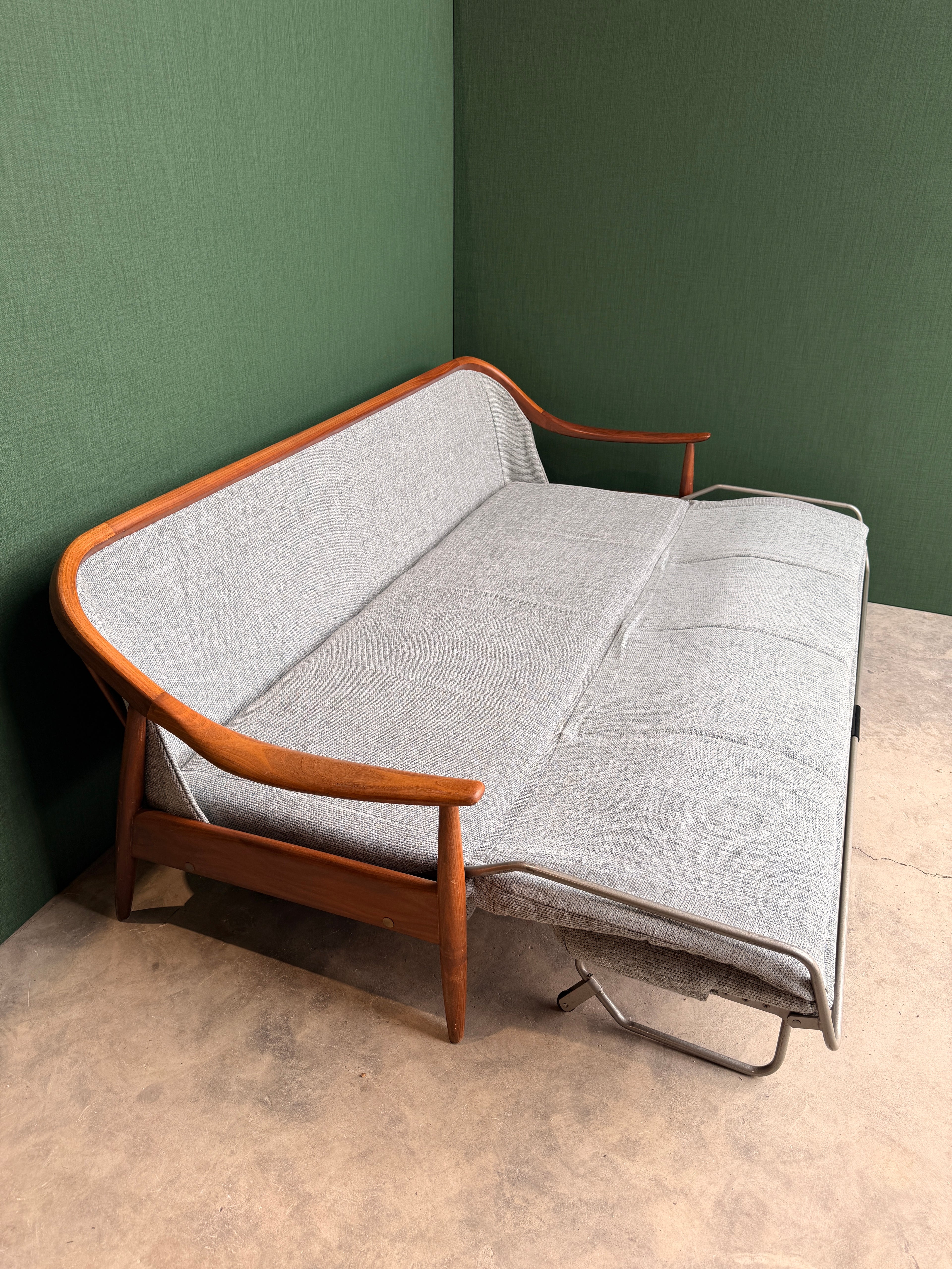 Greaves & Thomas 3/4 seat Sofa bed